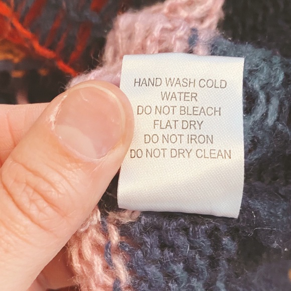 SOLD favlux sweater - Picture 8 of 8